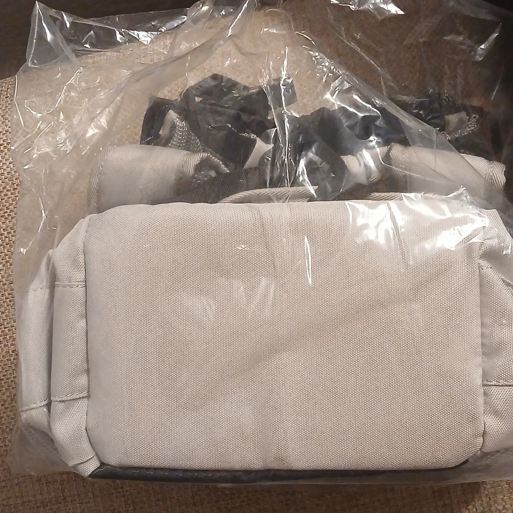 Pawaboo BackPack / Dog / Cat Carrier Black / Gray Brand New Opened Bag